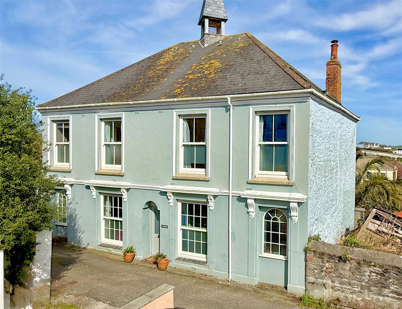 5 bed property in Kimberley Place, Falmouth